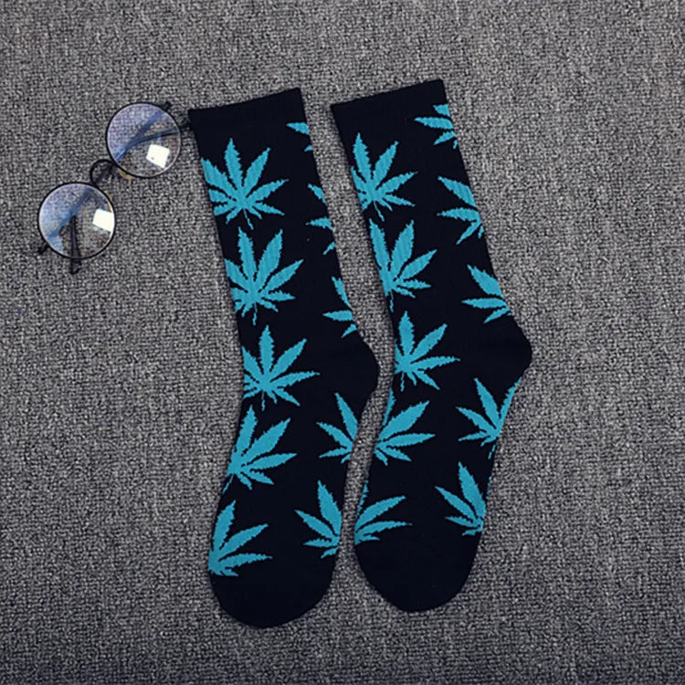 Calcetines Casuales de Algodón Premium – Diseño Único de Hojas de Cannabis y Motivos Naturales
Descubre la combinación perfecta entre estilo, comodidad y calidad con nuestros calcetines casuales unisex, diseñados espe